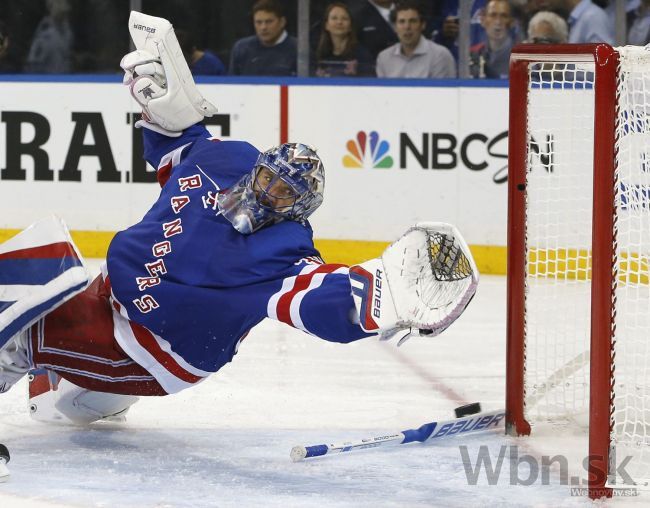 Video: Východné finále NHL je vyrovnané, Johnson s hetrikom