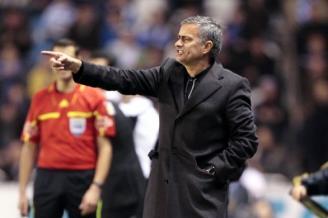 Budúcnosť Petra Čecha v Chelsea Mourinho nemôže ovplyvniť