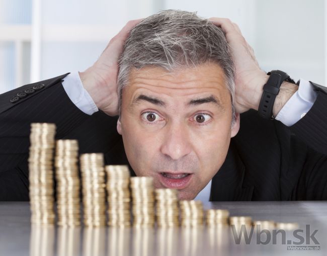 Euro oslabilo voči doláru pre plány Centrálnej banky
