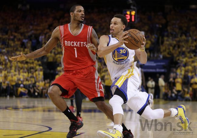Warriors v NBA vyhrali prvé finále Západu, Curry oslnil hrou