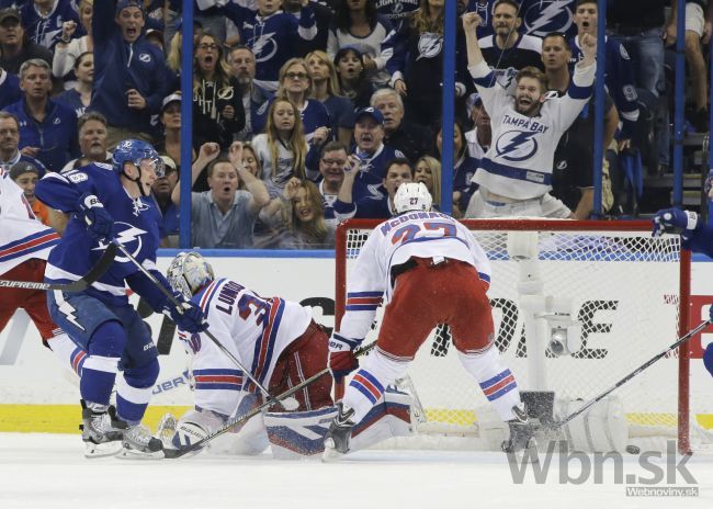 Video: Tampa porazila Rangers po predĺžení, padlo 11 gólov