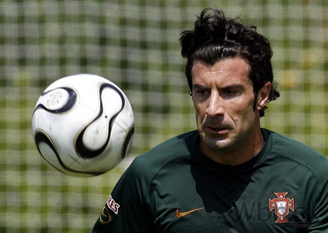 Šéfovi FIFA odchádzajú súperi, Figo nebude kandidovať