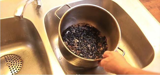 Video: Ako rýchlo a účinne vyčistiť jedlo pripálené na hrnci? 