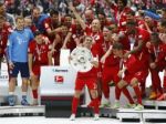 Video: Bayern prebral trofej, zostupuje Paderborn a Freiburg