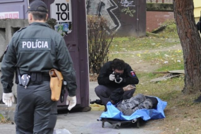 V Bratislave našli mŕtveho bezdomovca, lekár nariadil pitvu