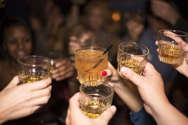 Alkohol: Šesť prekvapivých spôsobov, ako ovplyvňuje vaše zdravie