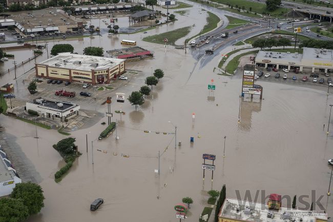 Video: USA trápia povodne a tornáda, počasie bralo životy