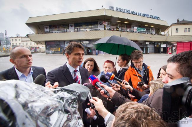 Priestor pred hlavnou stanicou obnovia, vyčistia aj zastávky