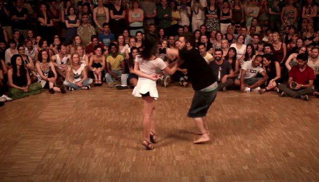 Video: Vášnivý tanec - forró