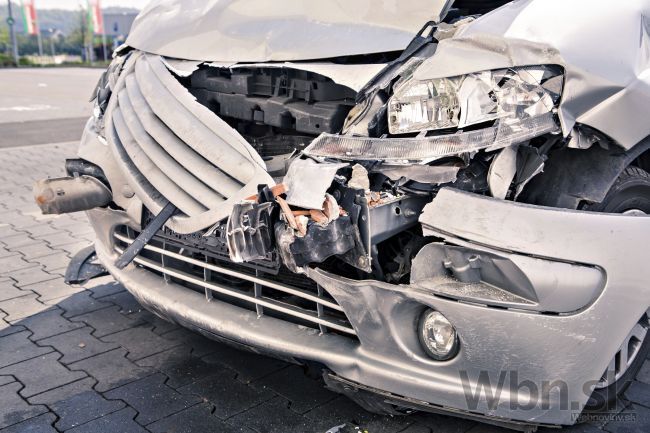 Matej do školy nedošiel, skončil pod kolesami autobusu