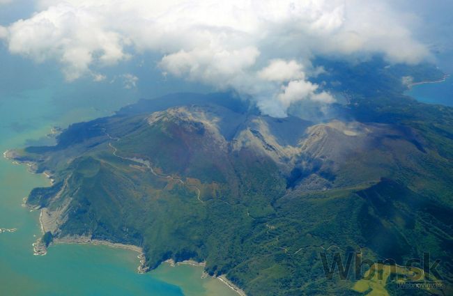 Na ostrove Kučinoerabudži vybuchla sopka