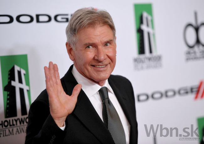 Krívajúci Harrison Ford, po nehode sa vrátil k lietaniu