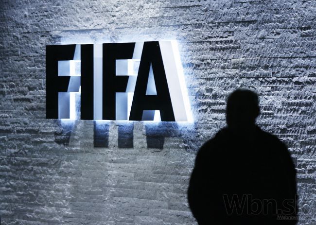 FIFA je terčom vtipov, médiá nešetria ani jej prezidenta
