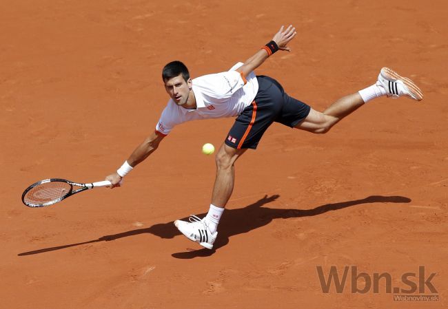 Djokovič nedal súperovi šancu, v Paríži postúpil aj Nadal