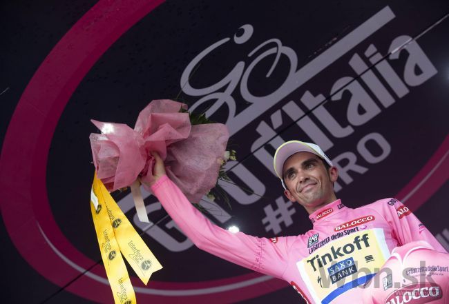 Contador na Gire nezvládol stúpanie, v hre bol ružový dres