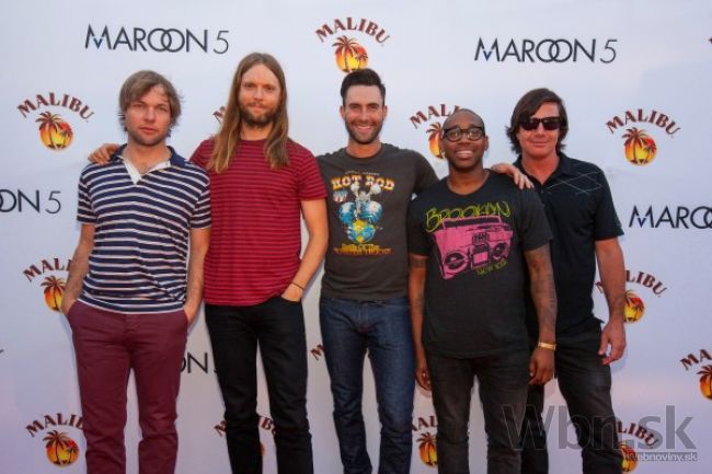 Maroon 5 zverejnili nový klip k svojmu singlu z albumu V
