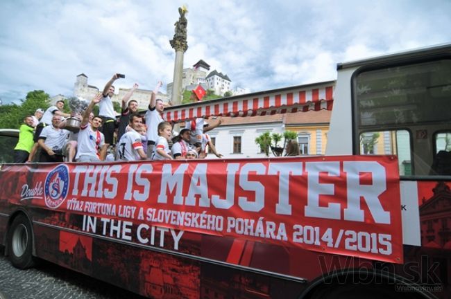 Trenčania oslavovali s fanúšikmi, strieľalo aj delo