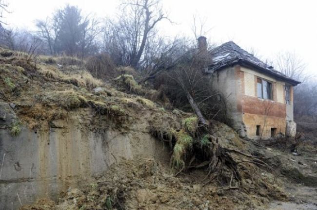 Obce v okrese Starej Ľubovne trápia po lejakoch zosuvy pôdy