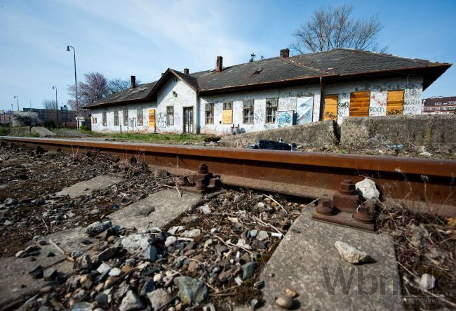 Po zrážke vlakom v Rači zomrel muž, rušňovodič bol bezmocný