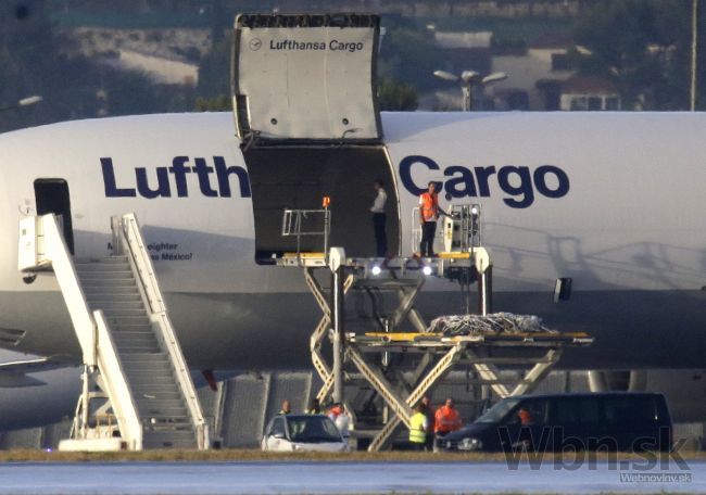 Študenti zo zrúteného airbusu sa vrátili domov