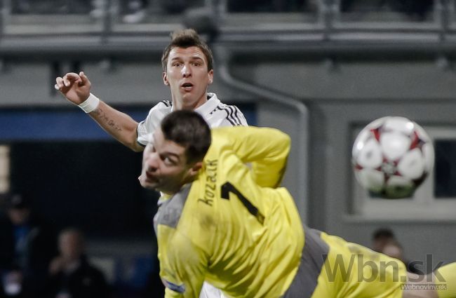 Gólman Kozáčik verí, že mu ruka proti Macedóncom vydrží