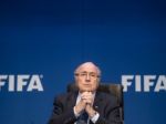 Blatter má okamžite odísť, žiada Európsky parlament