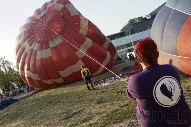 V Košiciach sa koná balónová fiesta, kazí ju vietor