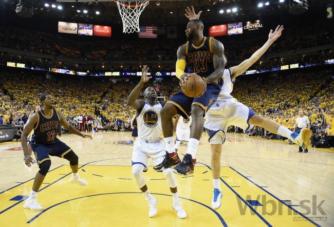 Video: Warriors delí jediná výhra od titulu NBA po 40 rokoch