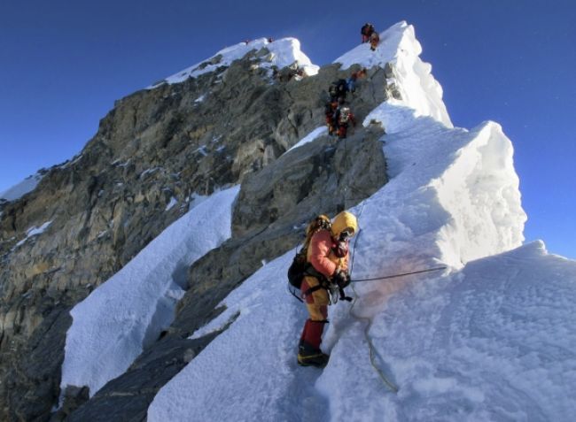 Mount Everest sa po zemetrasení v Nepále posunul