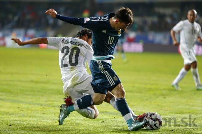 Video: Argentína zdolala Uruguaj, o prvé miesto sa delí