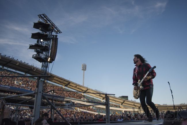 Foo Fighters nevystúpia na legendárnom festivale Glastonbury
