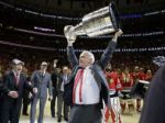 Video: Pocta koučovi Blackhawks, dom mu zahádzali toaleťákom