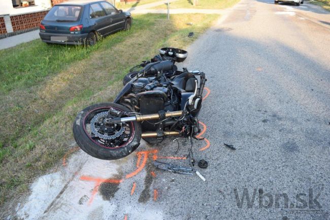 Motocyklista nezabránil kolízii s autom, na mieste zomrel