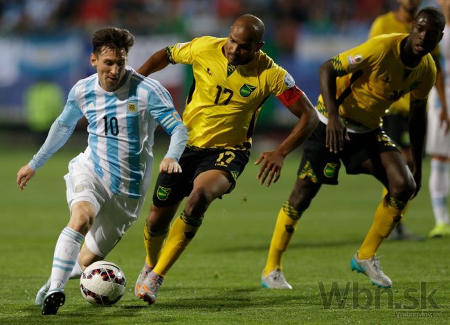 Video: Argentína sa potrápila, Messi oslávil jubileum výhrou