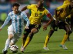 Video: Argentína sa potrápila, Messi oslávil jubileum výhrou
