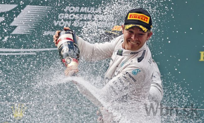 Video: Úvod VC Rakúska poznačila havária, triumfoval Rosberg