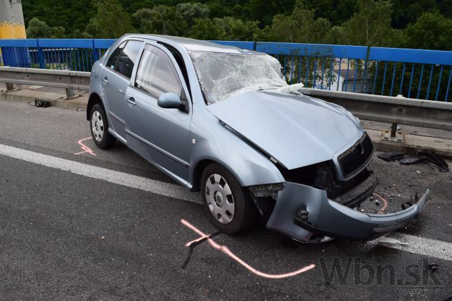 Vodička prešla do protismeru, zrážku s nákladiakom neprežila