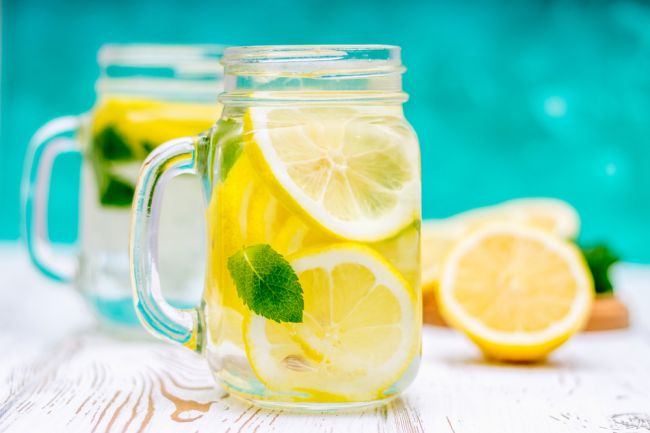 Prečo piť citrónovú vodu