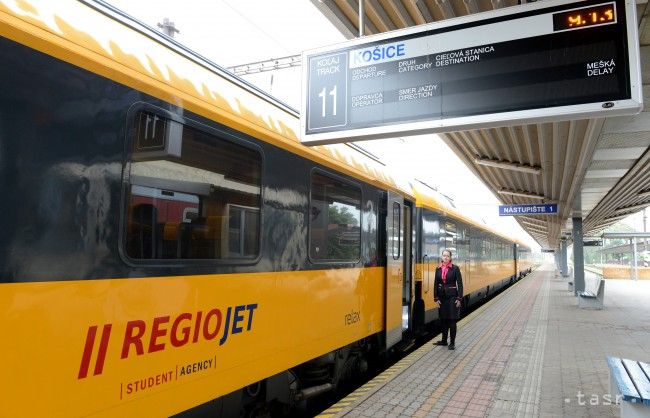 Vlaky RegioJetu vraj meškajú častejšie ako štátne