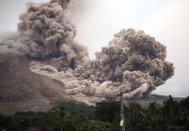 Video: Provinčné mesto Medan pokryl popol zo sopky Sinabung