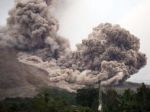 Video: Provinčné mesto Medan pokryl popol zo sopky Sinabung