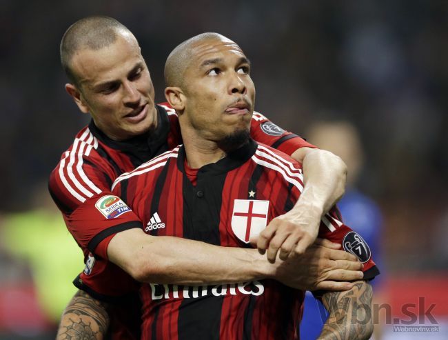 AC Miláno si ponechá dvornú 'kosačku' de Jonga do roku 2018