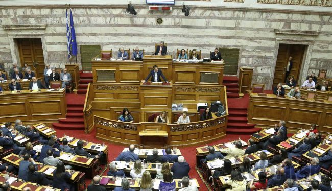 Gréci schválili referendum, chcú hlasovať proti veriteľom