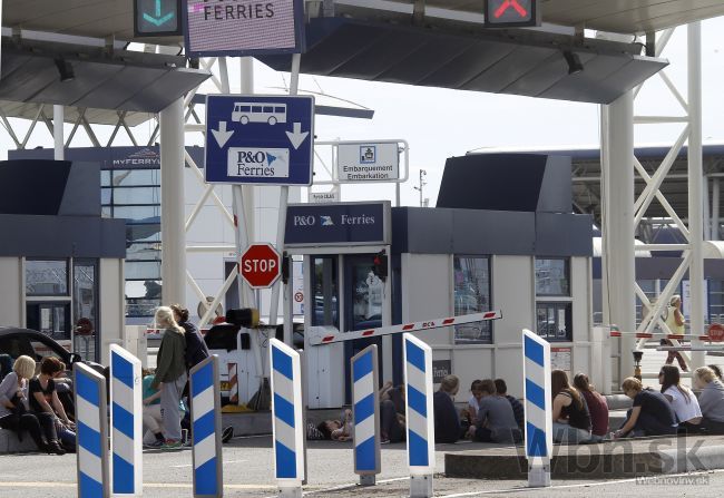 V Calais sa štrajkovalo, obnovili dopravu v eurotuneli