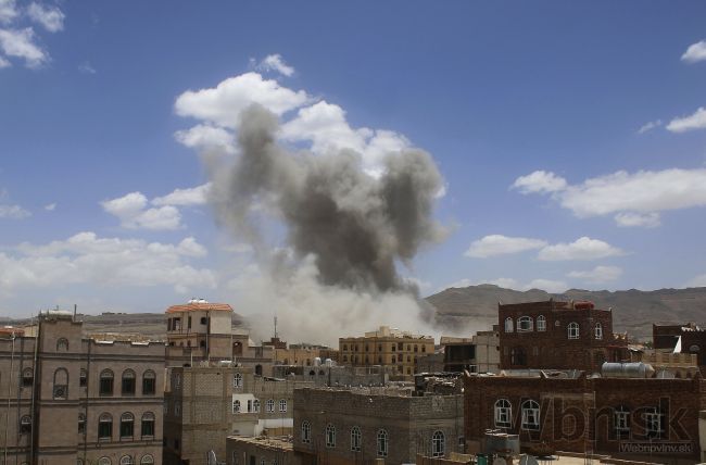 Islamský štát odpálil bombu v Jemene, zranila desiatky ľudí