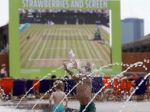 Wimbledon zažíva rekordné teploty, diváci videli kolaps
