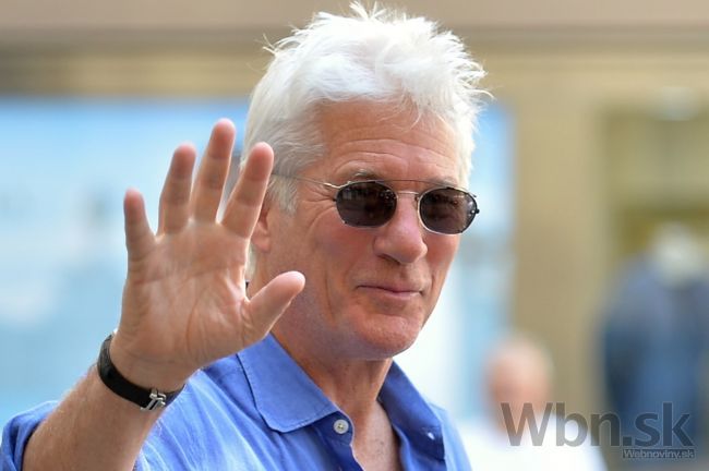 Richard Gere pricestoval na festival v Karlových Varoch