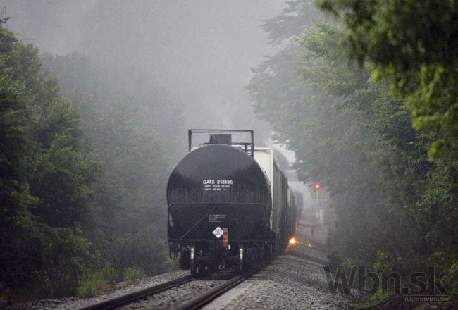 V USA sa vykoľajil vlak,evakuovali tisíce ľudí