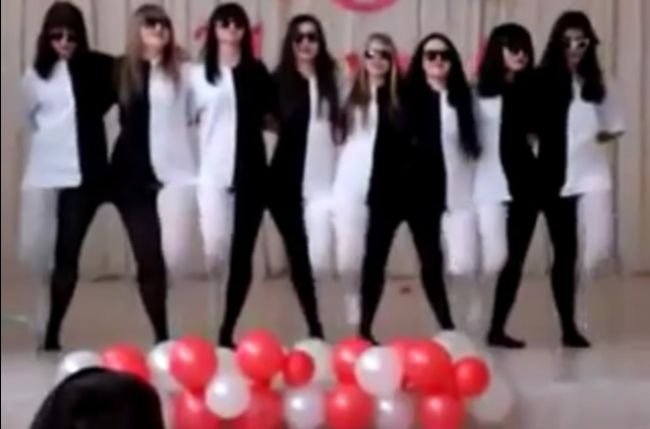 Video: Dievčatá vytvorili pomocou kostýmov zaujímavú optickú ilúziu