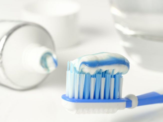 10 tipov, ako využiť zubnú pastu v domácnosti